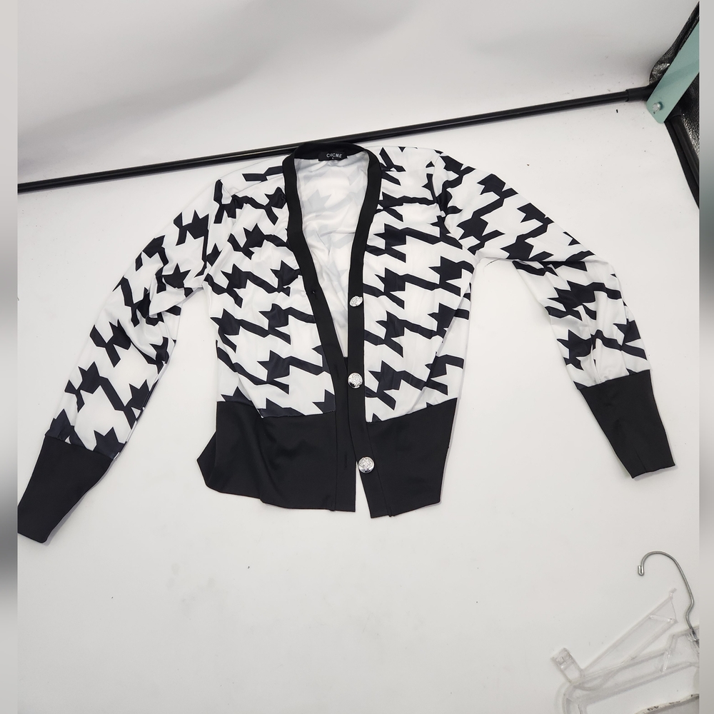 Chic Black and White Geometric Cardigan